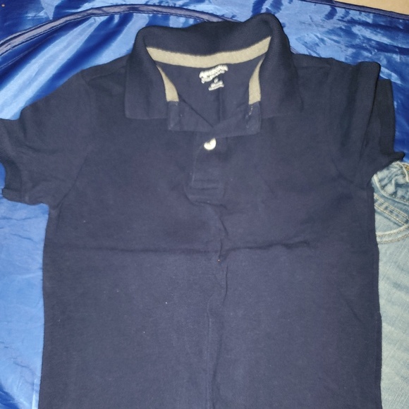 Boys 2 shirt 1 Jean Outfit - Picture 3 of 6